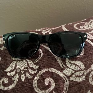 Black Ray-ban wayfarer classic sunglasses
